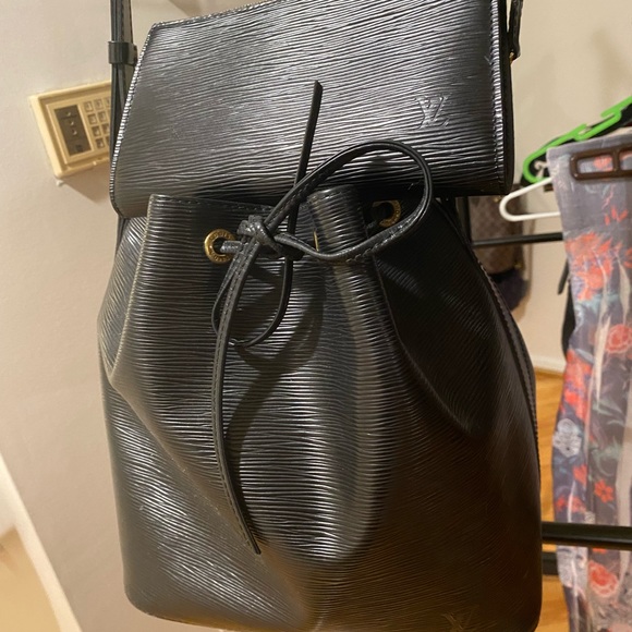 Authentic Vintage Black Epi Leather Drawstring Shoulder Purse - Picture 9 of 15